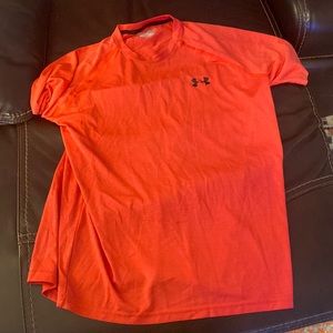 Underarmor sportswear shirt medium size barely worn